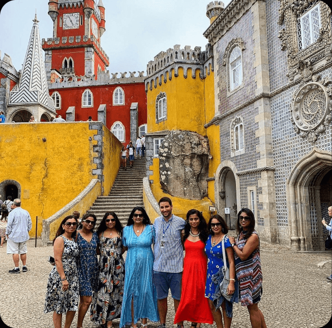 Família com veículo de transfer Mercedes